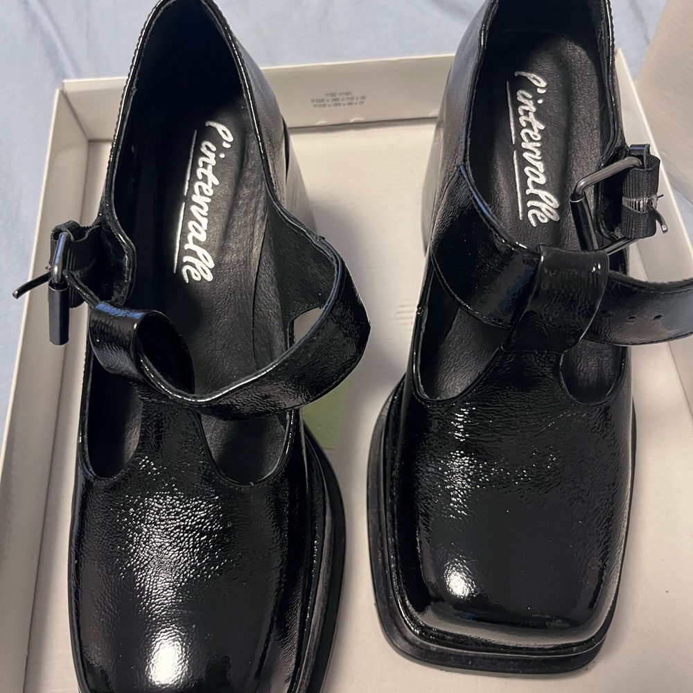 L'INTERVALLE Glossy Black Heels - Picture 2 of 6